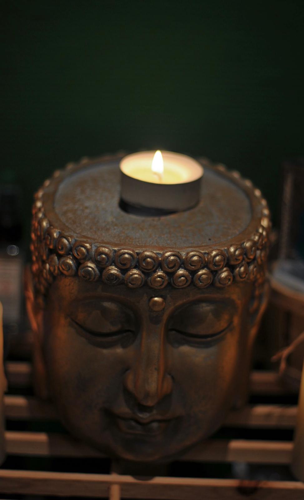 Cabinet — bougie et Bouddha